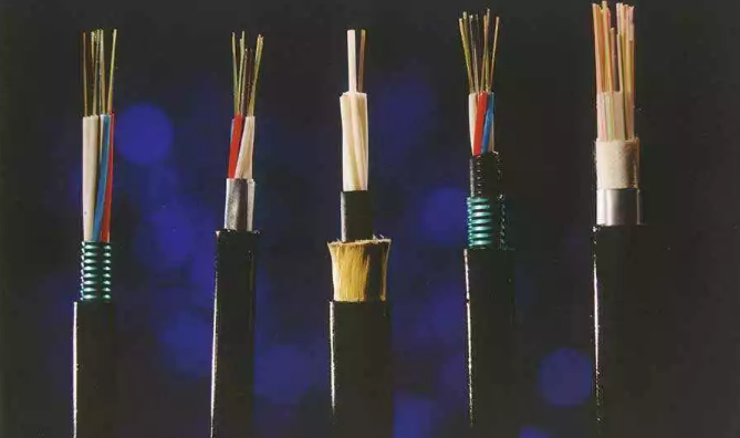 【計(jì)鵬視(shì)角】風(fēng)電(diàn)場(chǎng)光(guāng)纖通(tōng)信線路(lù)常用(yòng)光(guāng)纜的(de)簡單介紹